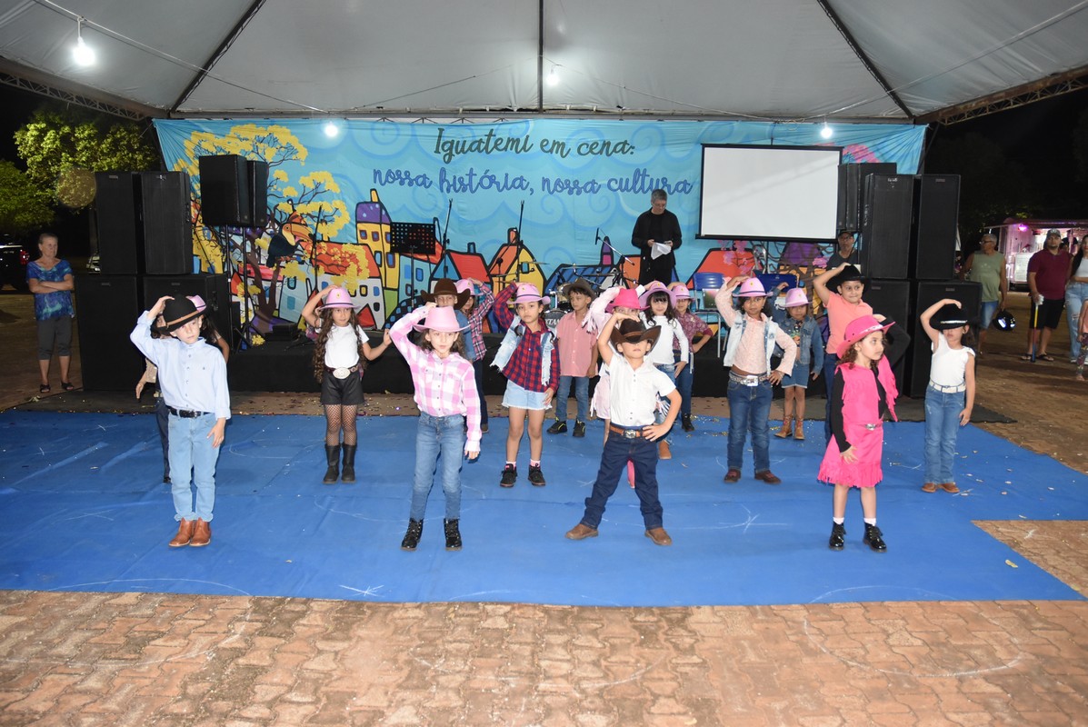 Mostra Cultural 2025 retratou costumes e tradições de Iguatemi e homenagens aos prefeitos e pioneiros
