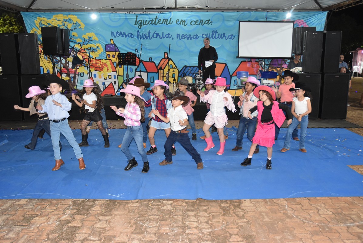 Mostra Cultural 2025 retratou costumes e tradições de Iguatemi e homenagens aos prefeitos e pioneiros