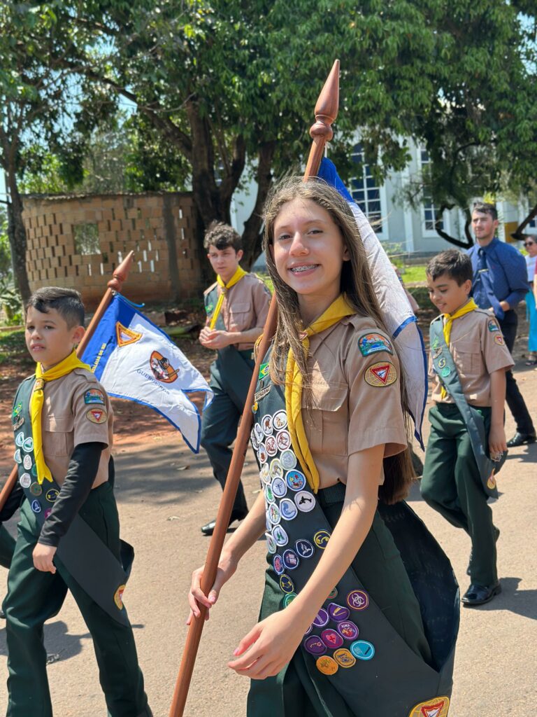 Amambai: Clube de Desbravadores Atalaias do Rei realizou passeata do projeto "Quebrando o Silêncio" em Tacuru