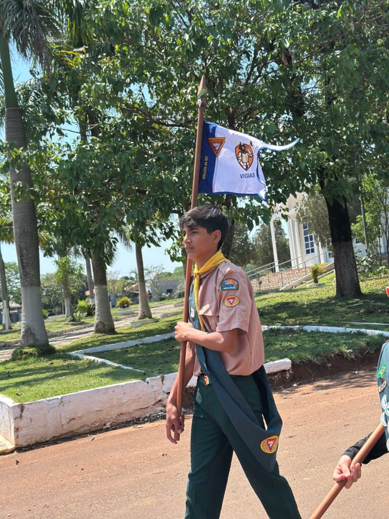 Amambai: Clube de Desbravadores Atalaias do Rei realizou passeata do projeto "Quebrando o Silêncio" em Tacuru