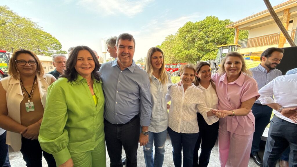 Caarapó: Prefeita Lurdes Portugal recebe e amplia frota em apenas 10 meses Caarapó: Prefeita Lurdes Portugal recebe e amplia frota em apenas 10 meses