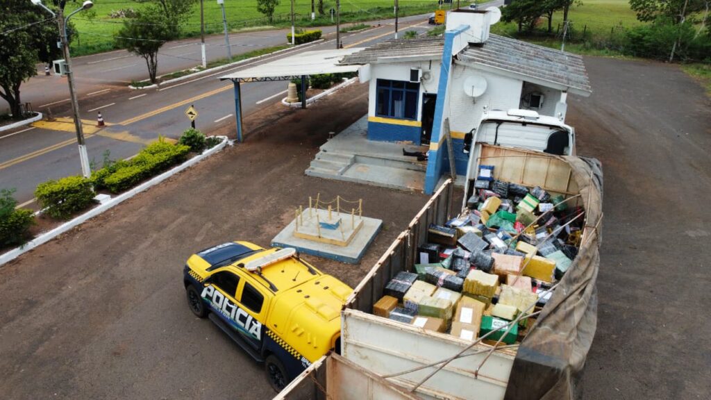 PMR apreende mais de 20 toneladas de maconha escondidas em carga de milho em Amambai PMR apreende mais de 20 toneladas de maconha escondidas em carga de milho em Amambai