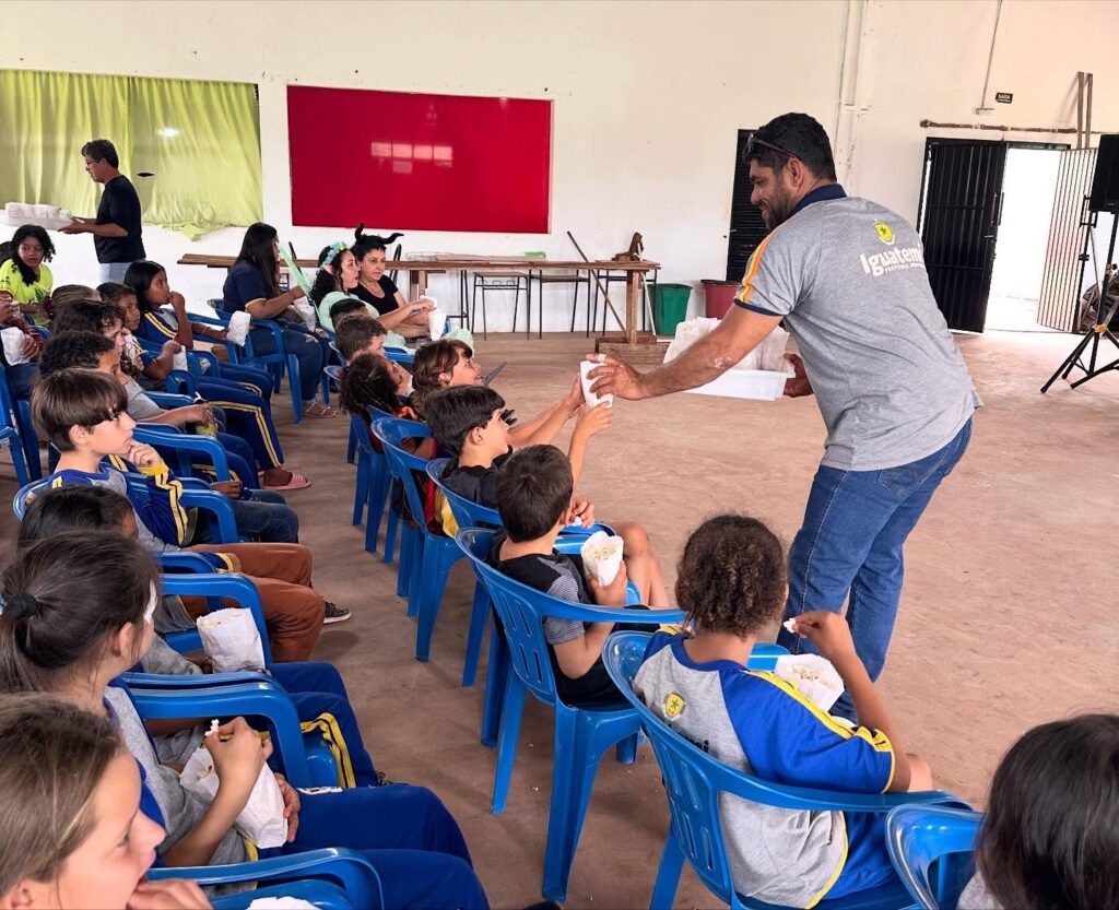 Iguatemi: Cinema Itinerante proporcionou manhã especial para estudantes e comunidade do Assentamento Rancho Loma