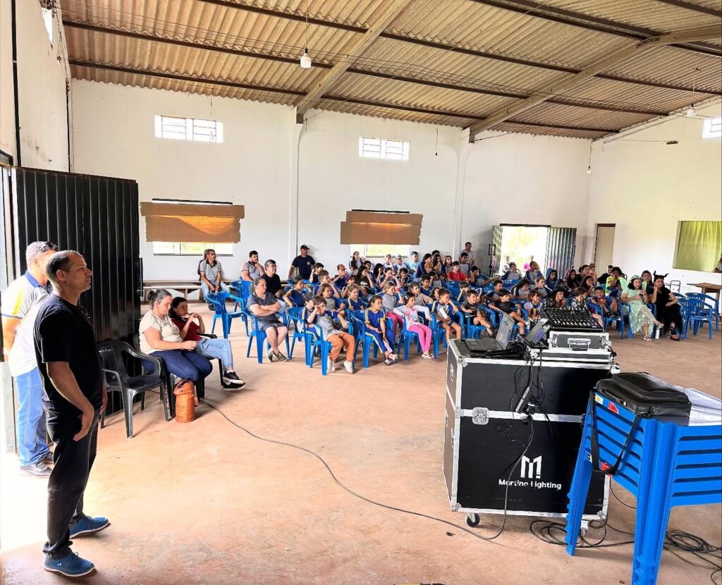 Iguatemi: Cinema Itinerante proporcionou manhã especial para estudantes e comunidade do Assentamento Rancho Loma