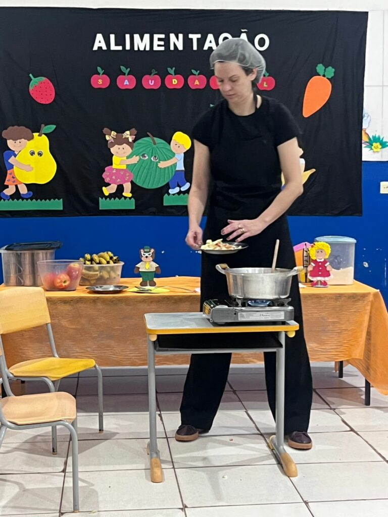 Iguatemi: Alunos da Escola de Educação Infantil Arco-Íris participam do projeto Alimentação Saudável Iguatemi: Alunos da Escola de Educação Infantil Arco-Íris participam do projeto Alimentação Saudável