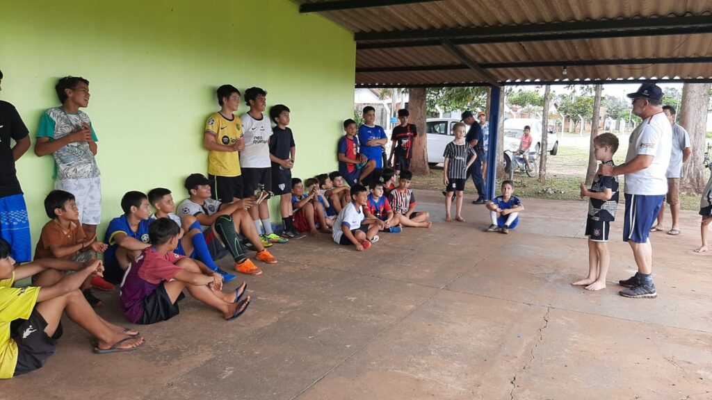 Projeto “Driblando Desafios” incentiva esporte e inclusão social em Amambai