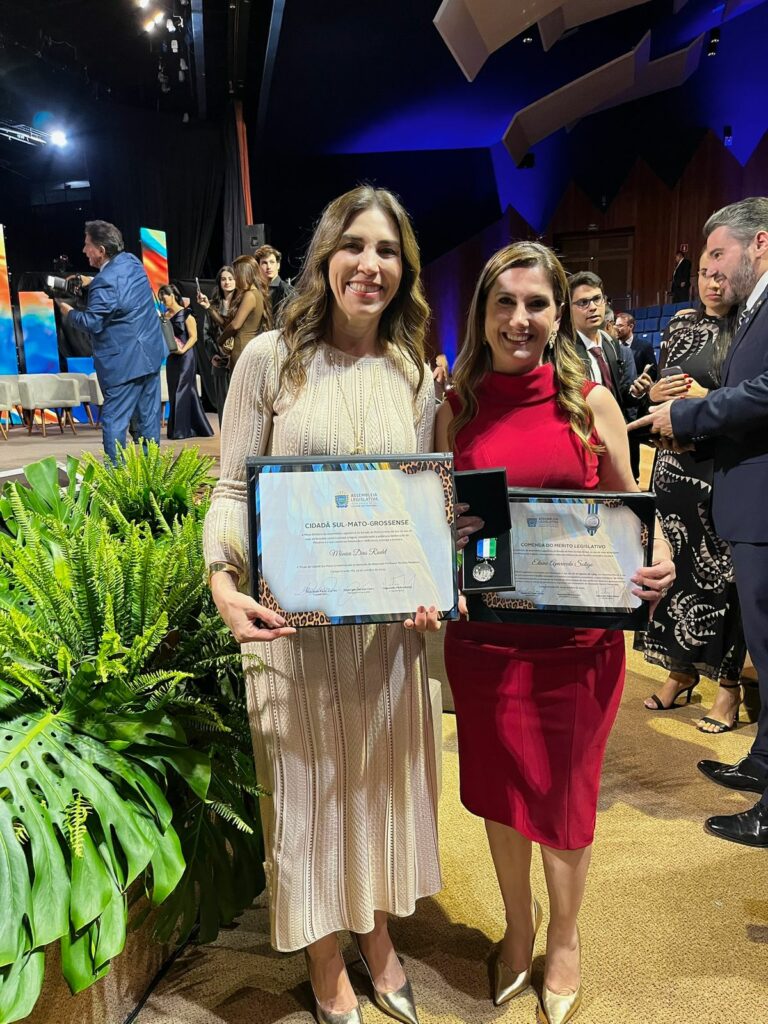 Aral Moreira: Prefeita Elaine Soligo recebe título de "Cidadã Sul-Mato-Grossense" em Campo Grande Aral Moreira: Prefeita Elaine Soligo recebe título de "Cidadã Sul-Mato-Grossense" em Campo Grande