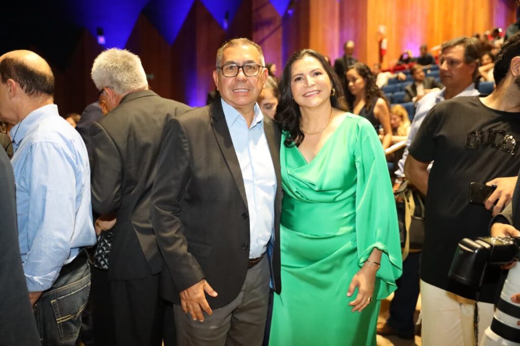 Prefeita Lurdes Portugal é homenageada com título de cidadã sul-mato-grossense e celebra reconhecimento ao trabalho por Caarapó Prefeita Lurdes Portugal é homenageada com título de cidadã sul-mato-grossense e celebra reconhecimento ao trabalho por Caarapó