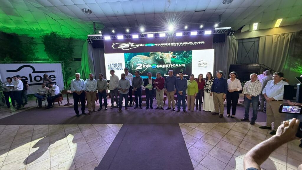 Caarapó reforça frota municipal e infraestrutura rural com nova retroescavadeira conquistada por meio de emenda do senador Nelsinho Trad