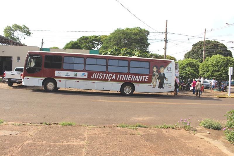 Em atenção a pedido da vereadora Suzana, Van dos Direitos e Justiça Itinerante atenderam mais de 250 pessoas nesta sexta em Amambai Em atenção a pedido da vereadora Suzana, Van dos Direitos e Justiça Itinerante atenderam mais de 250 pessoas nesta sexta em Amambai