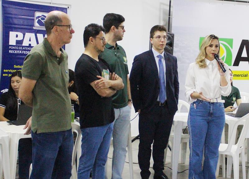 Em atenção a pedido da vereadora Suzana, Van dos Direitos e Justiça Itinerante atenderam mais de 250 pessoas nesta sexta em Amambai Em atenção a pedido da vereadora Suzana, Van dos Direitos e Justiça Itinerante atenderam mais de 250 pessoas nesta sexta em Amambai