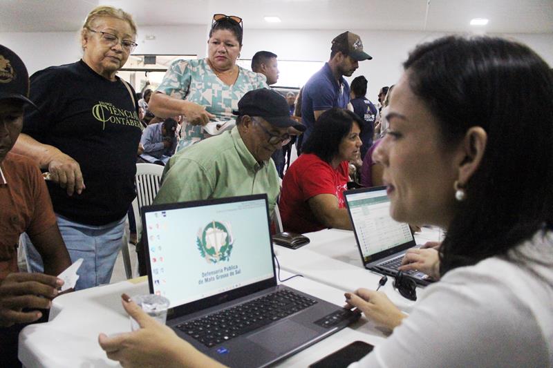 Em atenção a pedido da vereadora Suzana, Van dos Direitos e Justiça Itinerante atenderam mais de 250 pessoas nesta sexta em Amambai Em atenção a pedido da vereadora Suzana, Van dos Direitos e Justiça Itinerante atenderam mais de 250 pessoas nesta sexta em Amambai