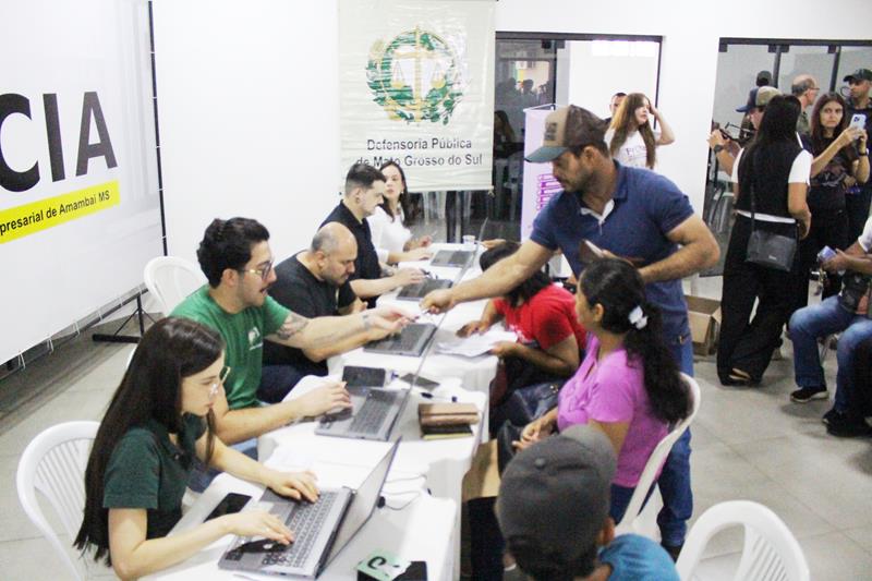 Em atenção a pedido da vereadora Suzana, Van dos Direitos e Justiça Itinerante atenderam mais de 250 pessoas nesta sexta em Amambai Em atenção a pedido da vereadora Suzana, Van dos Direitos e Justiça Itinerante atenderam mais de 250 pessoas nesta sexta em Amambai