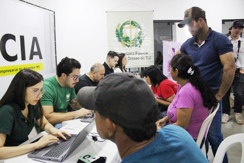 Em atenção a pedido da vereadora Suzana, Van dos Direitos e Justiça Itinerante atenderam mais de 250 pessoas nesta sexta em Amambai Em atenção a pedido da vereadora Suzana, Van dos Direitos e Justiça Itinerante atenderam mais de 250 pessoas nesta sexta em Amambai