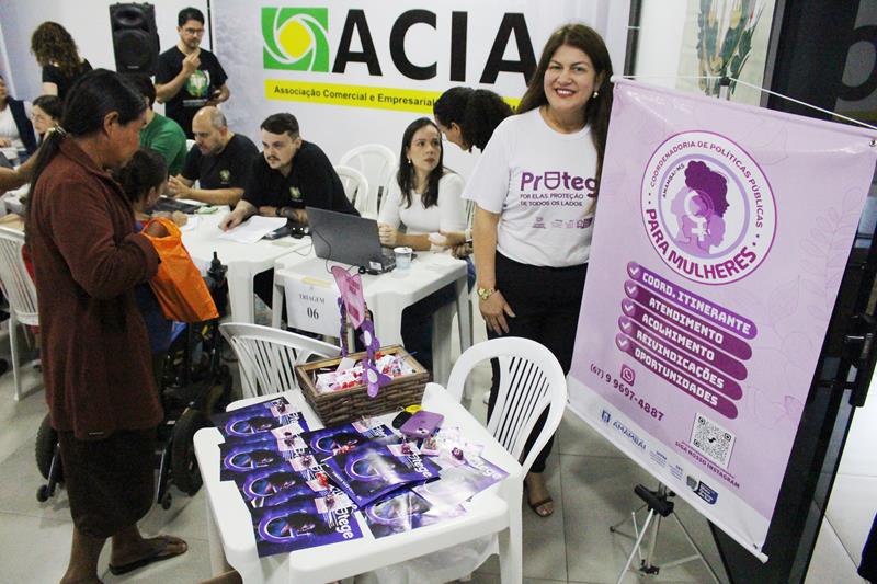 Em atenção a pedido da vereadora Suzana, Van dos Direitos e Justiça Itinerante atenderam mais de 250 pessoas nesta sexta em Amambai Em atenção a pedido da vereadora Suzana, Van dos Direitos e Justiça Itinerante atenderam mais de 250 pessoas nesta sexta em Amambai