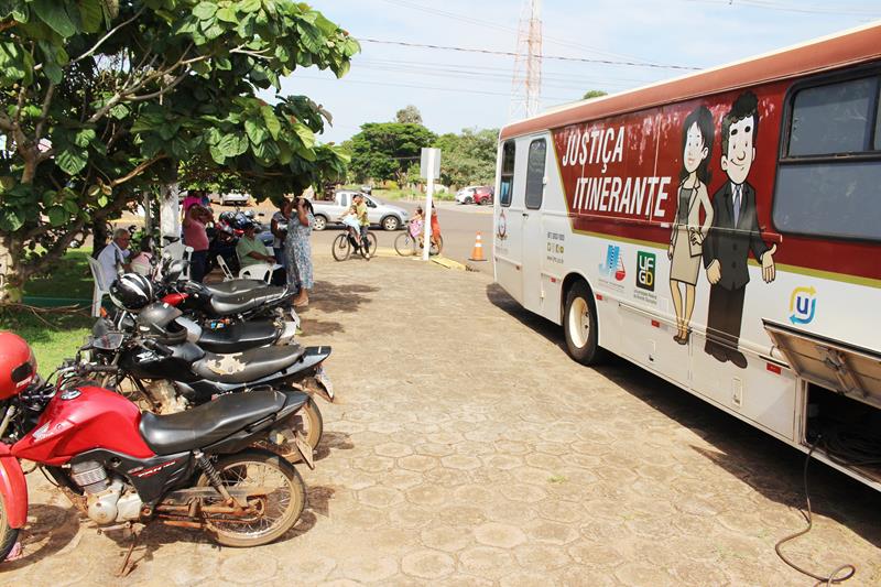 Em atenção a pedido da vereadora Suzana, Van dos Direitos e Justiça Itinerante atenderam mais de 250 pessoas nesta sexta em Amambai Em atenção a pedido da vereadora Suzana, Van dos Direitos e Justiça Itinerante atenderam mais de 250 pessoas nesta sexta em Amambai