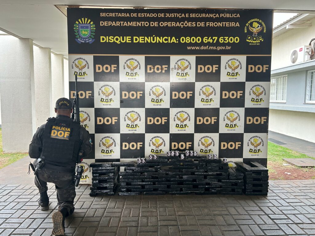 DOF apreende mais de 160 quilos de drogas em Laguna Carapã
