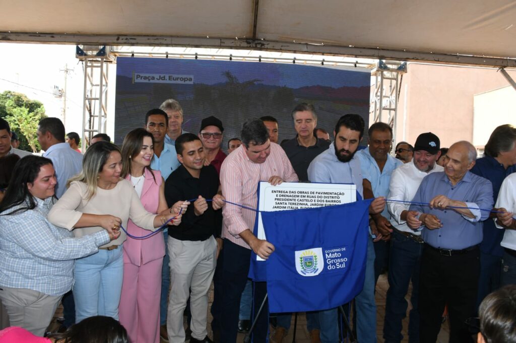 Deputada destaca avanços e participa de entregas em Deodápolis e Glória de Dourados Deputada destaca avanços e participa de entregas em Deodápolis e Glória de Dourados