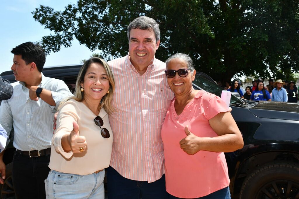 Deputada destaca avanços e participa de entregas em Deodápolis e Glória de Dourados Deputada destaca avanços e participa de entregas em Deodápolis e Glória de Dourados