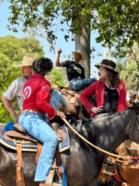 Com a participação de centenas de pessoas Cavalgada dos Amigos foi sucesso total em Paranhos Com a participação de centenas de pessoas Cavalgada dos Amigos foi sucesso total em Paranhos