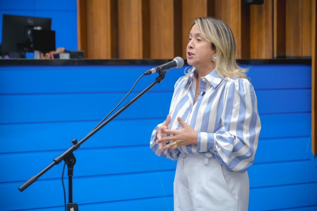 Famílias atípicas questionam decreto de inclusão e ganham apoio de Lia Nogueira Famílias atípicas questionam decreto de inclusão e ganham apoio de Lia Nogueira