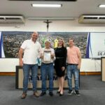 Vereadora Suzana Ulisses entrega moção de congratulação ao presidente do CAV e diretoria pelo 8º Encontro dos Filhos e Amigos de Amambai