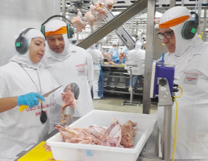 Presidente da Câmara vereador Darci visita frigorífico de frango no Paraná e destaca possibilidade da empresa se instalar em Amambai Presidente da Câmara vereador Darci visita frigorífico de frango no Paraná e destaca possibilidade da empresa se instalar em Amambai