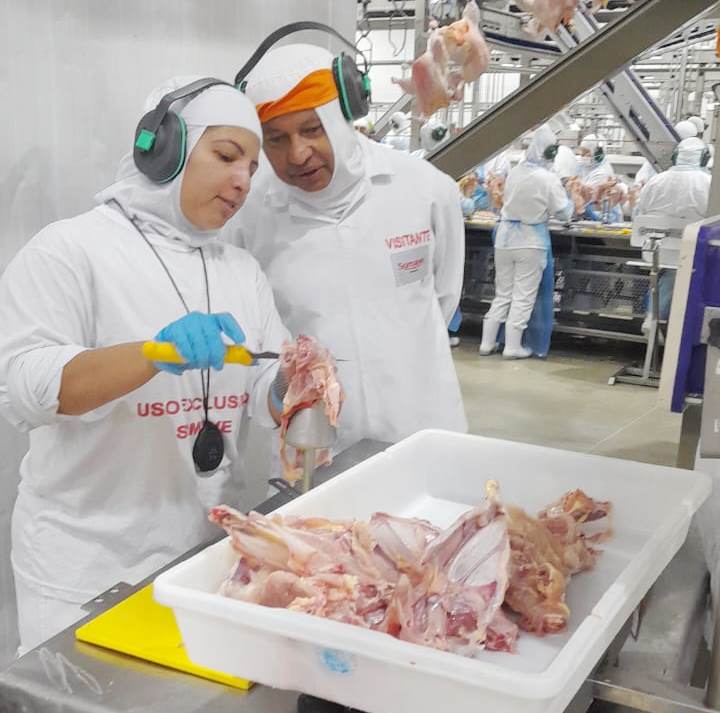 Presidente da Câmara vereador Darci visita frigorífico de frango no Paraná e destaca possibilidade da empresa se instalar em Amambai Presidente da Câmara vereador Darci visita frigorífico de frango no Paraná e destaca possibilidade da empresa se instalar em Amambai