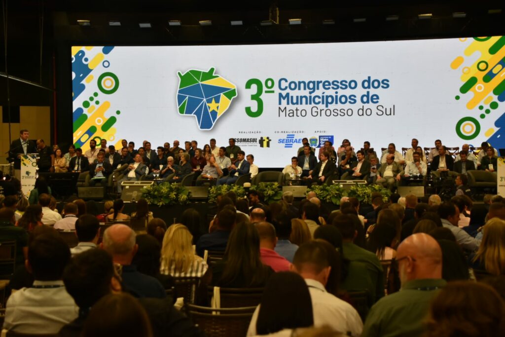 Presidente da Fiems participa da abertura do 3º Congresso dos Municípios de MS Presidente da Fiems participa da abertura do 3º Congresso dos Municípios de MS