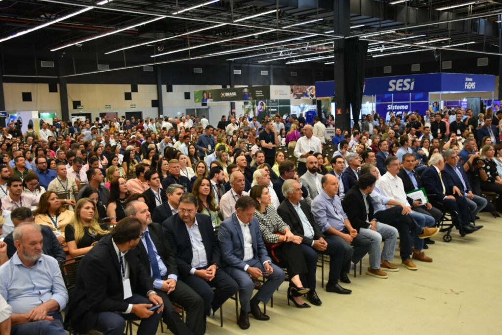 Presidente da Fiems participa da abertura do 3º Congresso dos Municípios de MS Presidente da Fiems participa da abertura do 3º Congresso dos Municípios de MS