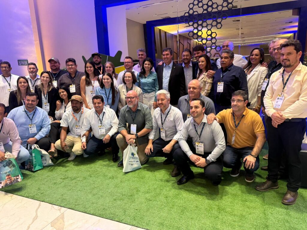 Presidente da Fiems participa da abertura do 3º Congresso dos Municípios de MS Presidente da Fiems participa da abertura do 3º Congresso dos Municípios de MS