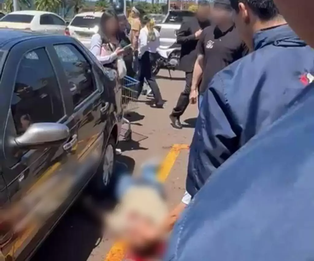 Ex-candidato a vereador foi morto com 16 tiros em estacionamento de shopping Ex-candidato a vereador foi morto com 16 tiros em estacionamento de shopping