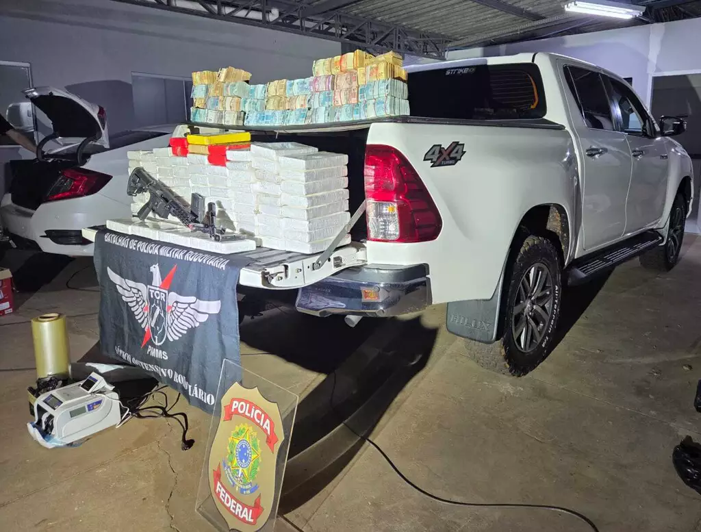 Integrante do PCC estava com R$ 1,7 milhão em espécie, armas e cocaína Ponta Porã: Integrante do PCC estava com R$ 1,7 milhão em espécie, armas e cocaína