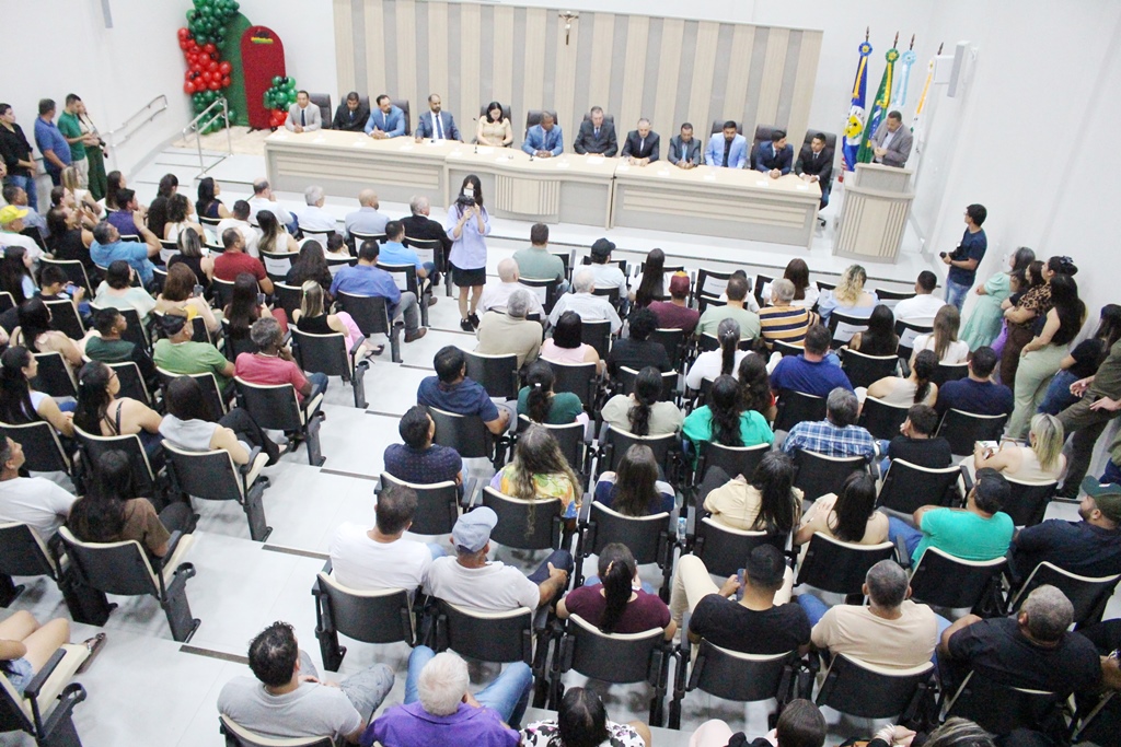 Em sessão com a Câmara lotada, Heliomar Klabunde assume seu terceiro mandato como prefeito em Paranhos Em sessão com a Câmara lotada, Heliomar Klabunde assume seu terceiro mandato como prefeito em Paranhos