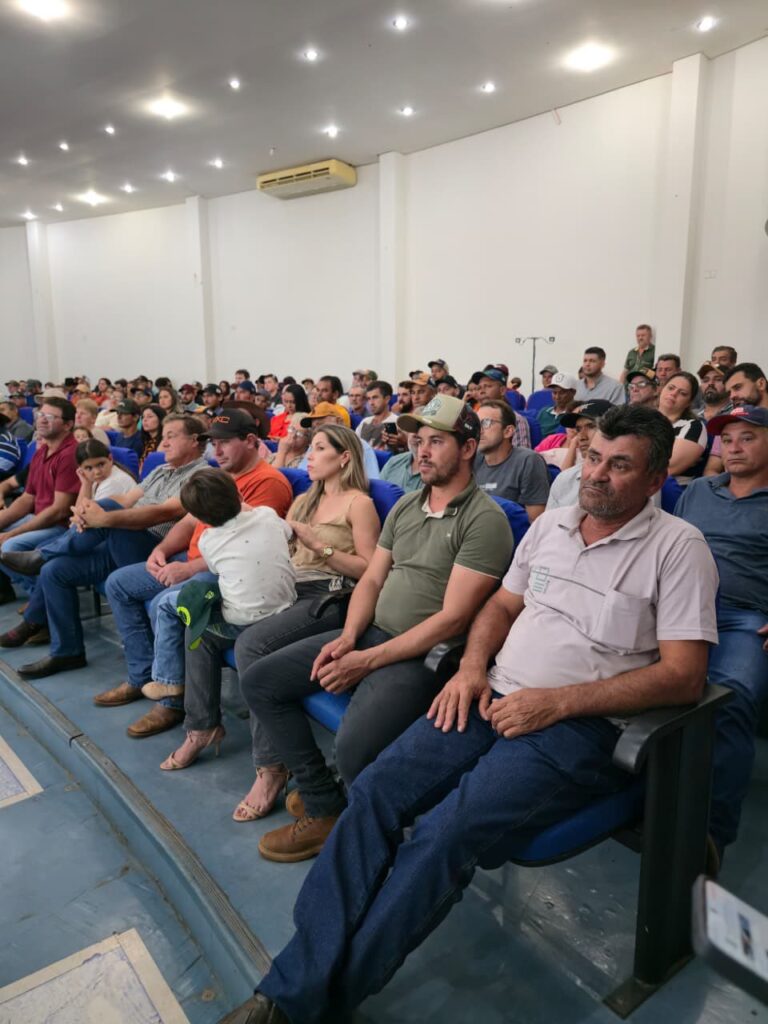 Itaquiraí: Prefeito Thalles Tomazelli participa de audiência pública sobre a crise leiteira que atinge os produtores do Cone Sul