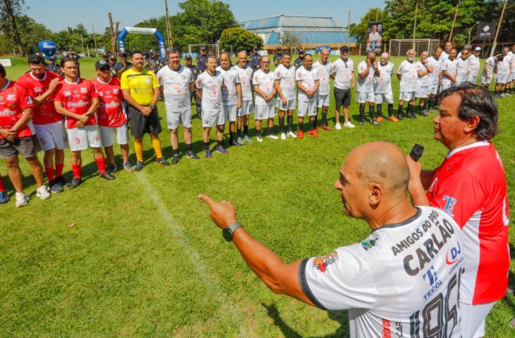 Comerário com ex-jogadores e convidados incentiva doação de órgãos e valoriza futebol regional