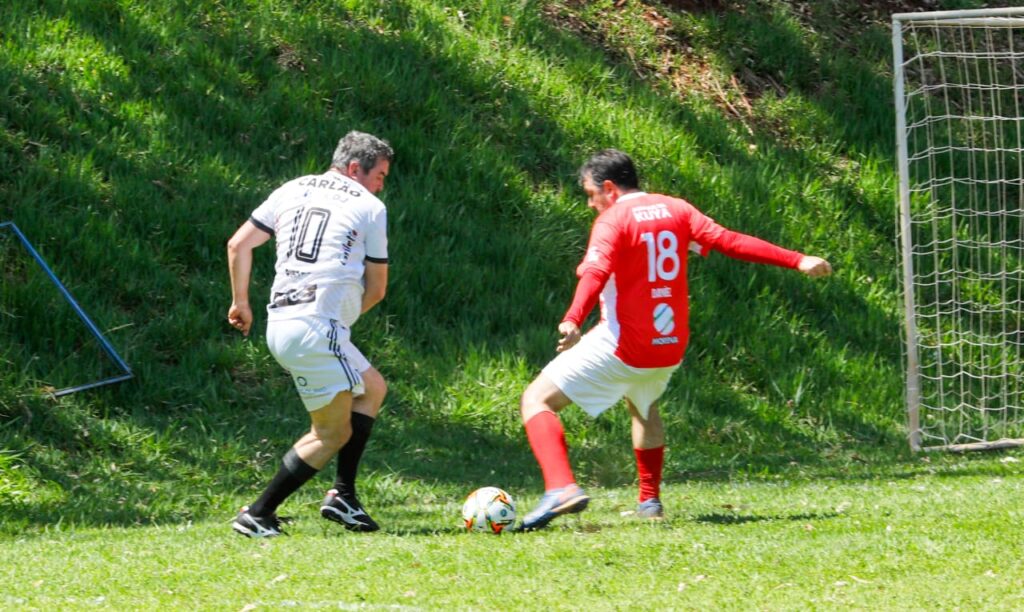 Comerário com ex-jogadores e convidados incentiva doação de órgãos e valoriza futebol regional