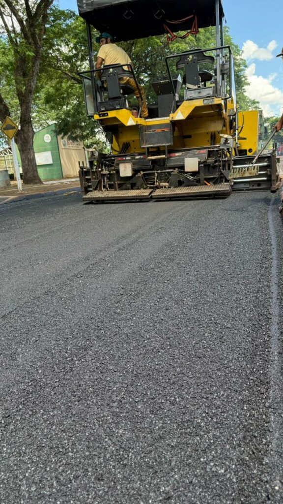 Caarapó: Prefeita Lurdes Portugal celebra mais uma rua recapeada e reforça compromisso com a recuperação da cidade