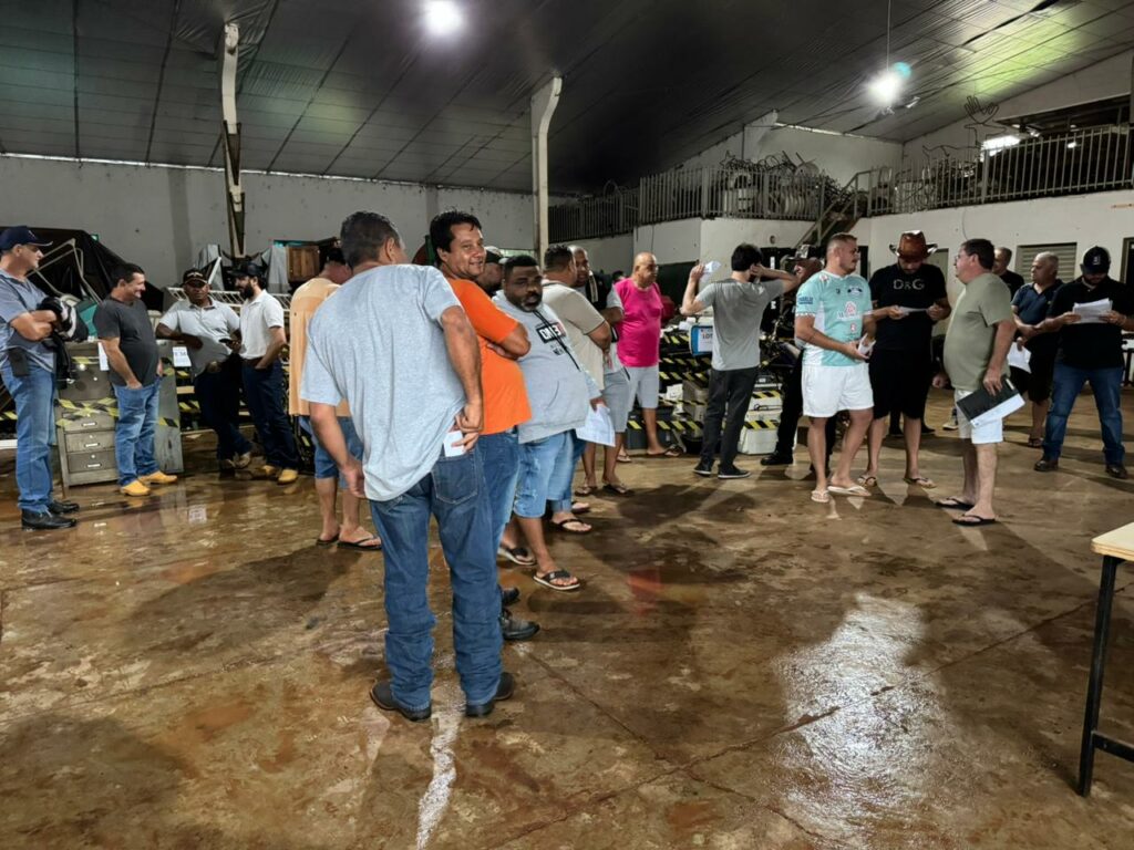 Leilão presencial em Tacuru arrecada recursos com bens inservíveis Leilão presencial em Tacuru arrecada recursos com bens inservíveis