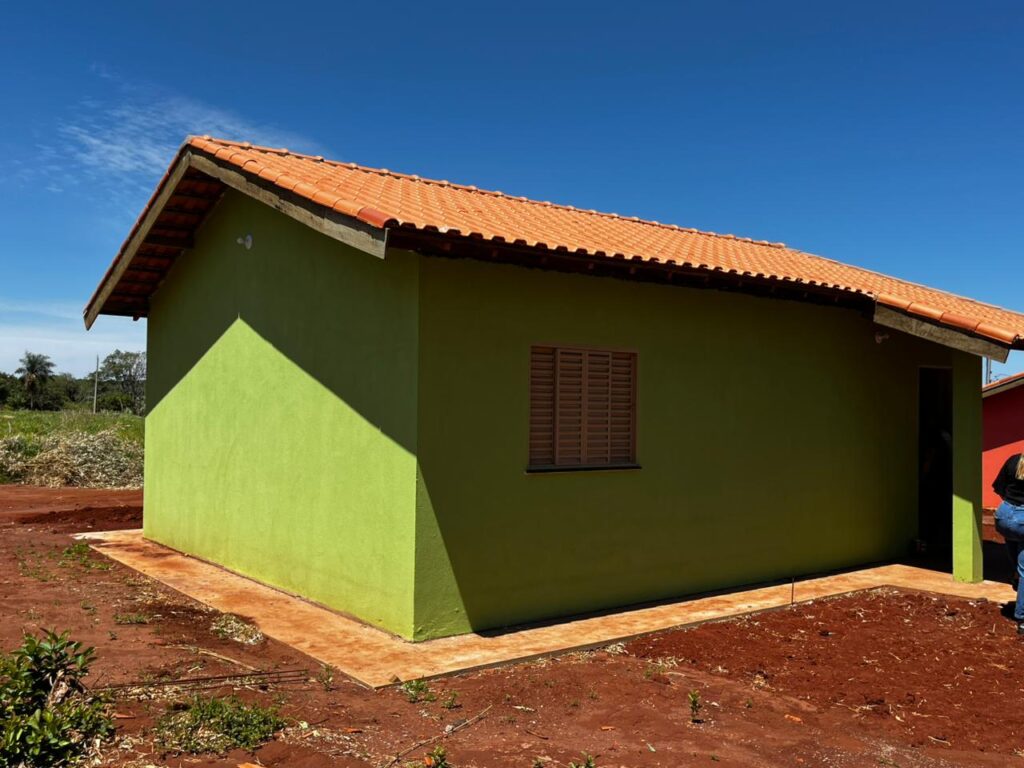 Prefeitura de Aral Moreira entrega primeiras casas populares na Aldeia Guassuty