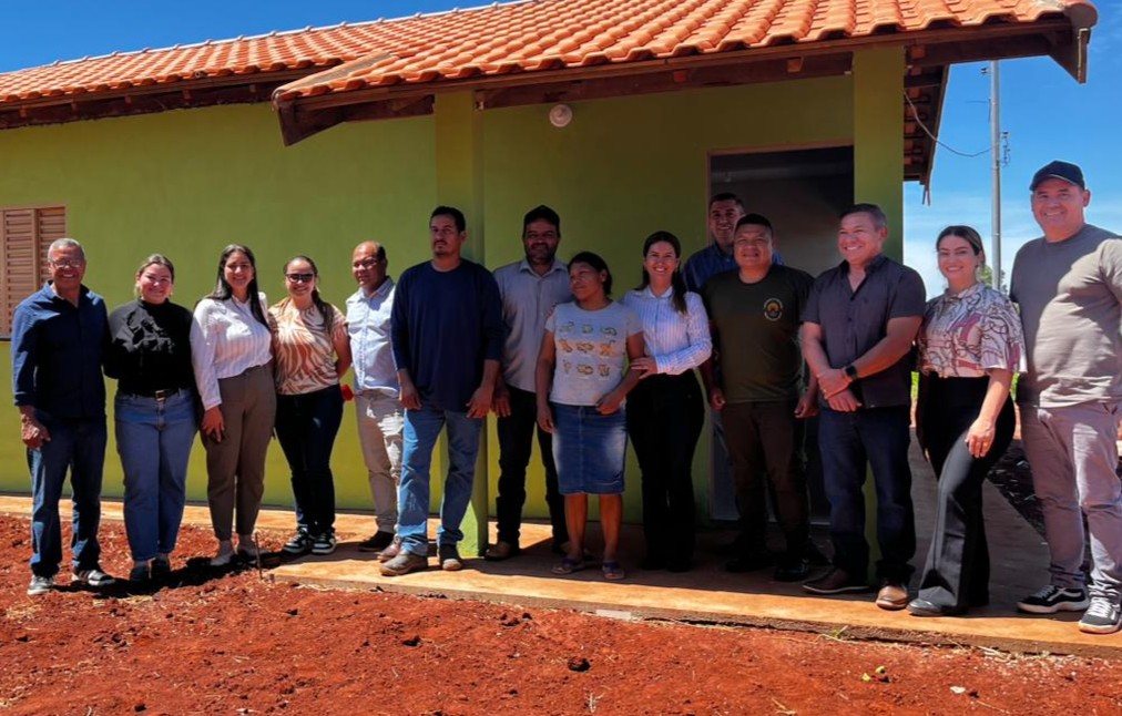 Prefeitura de Aral Moreira entrega primeiras casas populares na Aldeia Guassuty