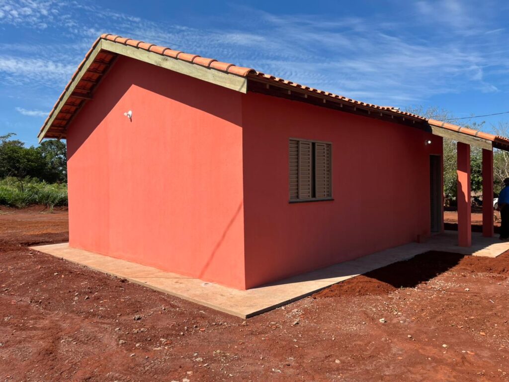 Prefeitura de Aral Moreira entrega primeiras casas populares na Aldeia Guassuty