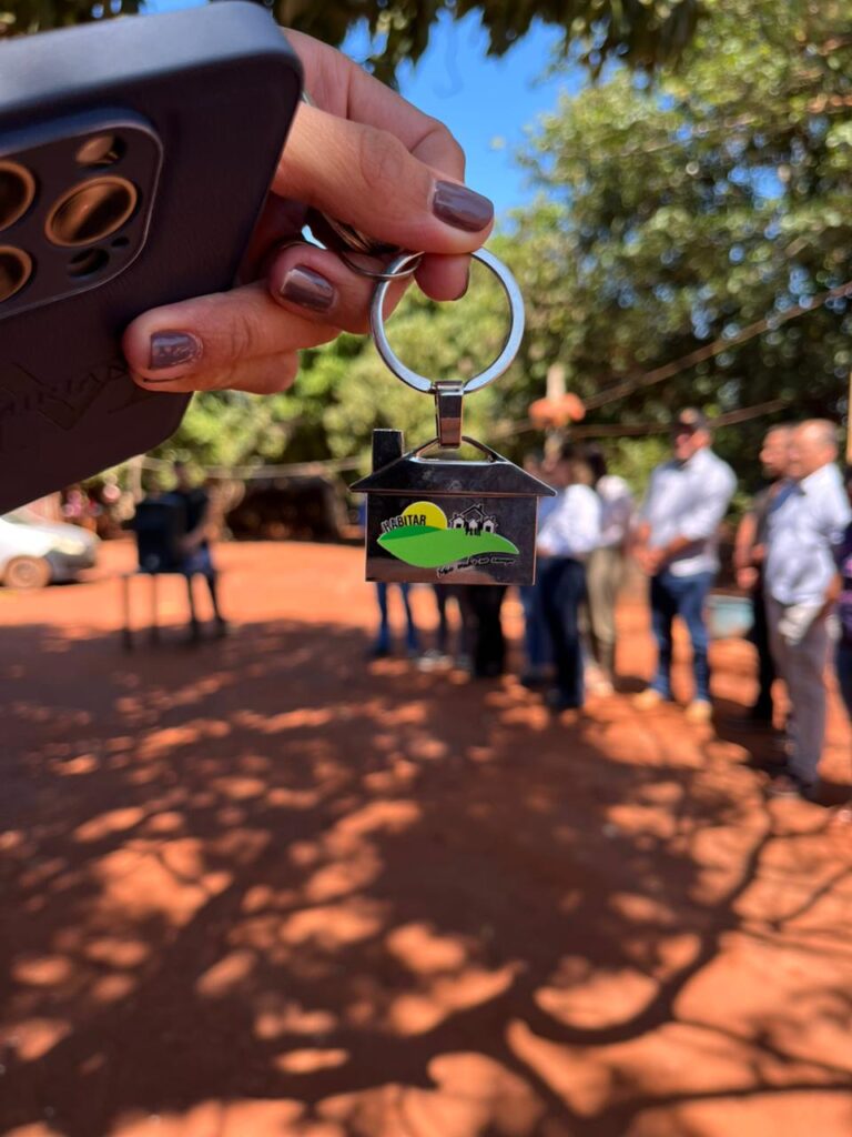 Prefeitura de Aral Moreira entrega primeiras casas populares na Aldeia Guassuty