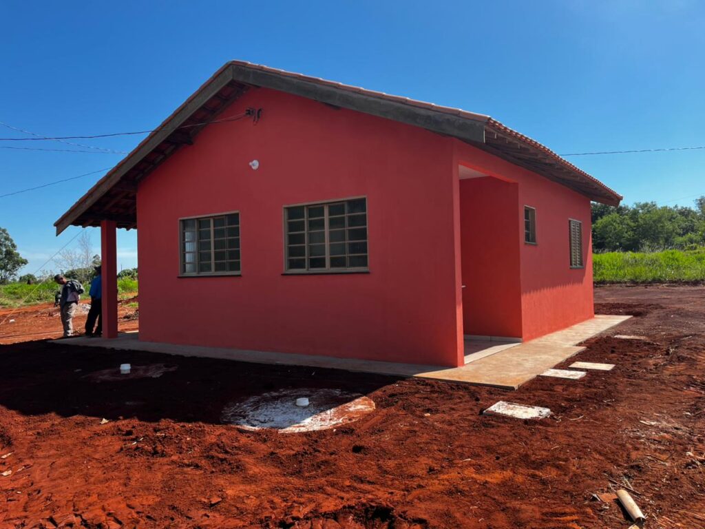 Prefeitura de Aral Moreira entrega primeiras casas populares na Aldeia Guassuty