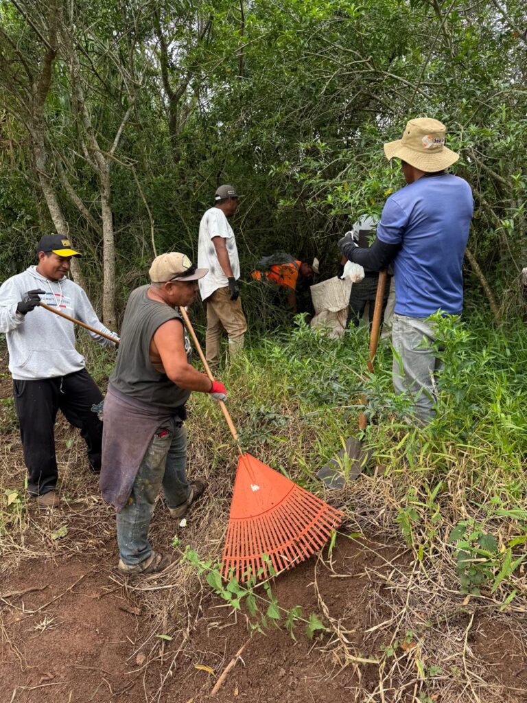 Prefeitura de Amambai realiza ação conjunta para interromper acesso irregular e limpar margens do Córrego Areião