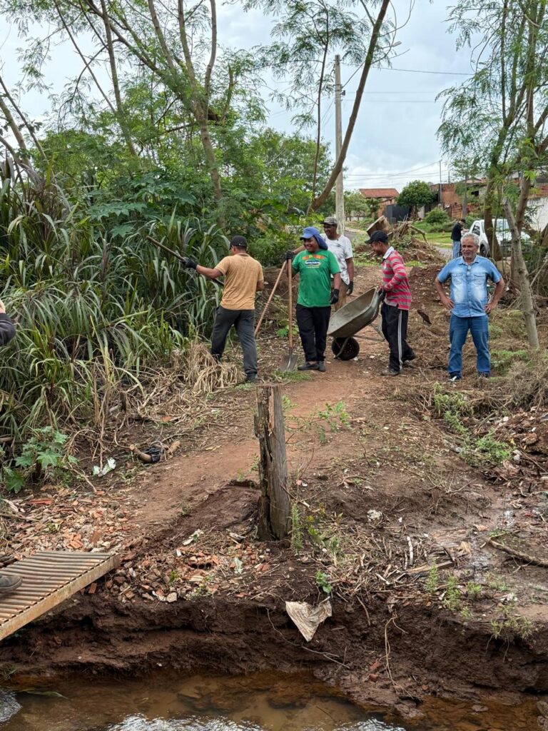 Prefeitura de Amambai realiza ação conjunta para interromper acesso irregular e limpar margens do Córrego Areião
