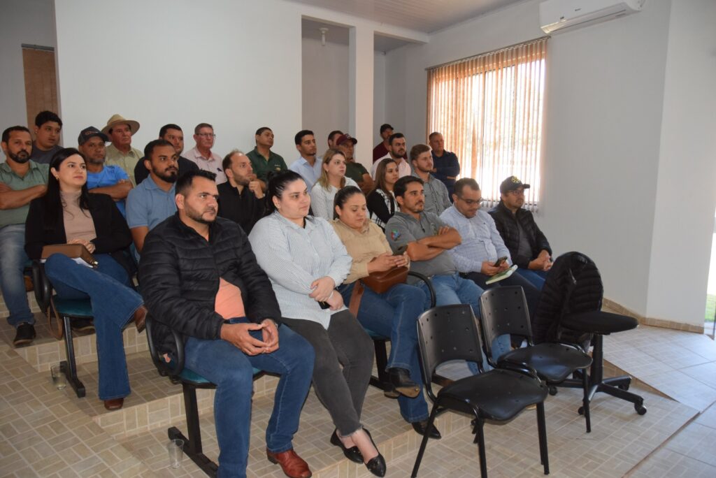 Secretaria de Desenvolvimento Econômico de Iguatemi promove reunião entre a Semadesc e representantes dos municípios do Cone Sul Secretaria de Desenvolvimento Econômico de Iguatemi promove reunião entre a Semadesc e representantes dos municípios do Cone Sul