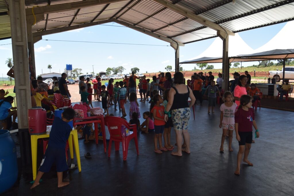 Iguatemi: Assistência Social promoveu confraternização para os alunos do Programa “Novo Olhar”, com almoço e muitas brincadeiras