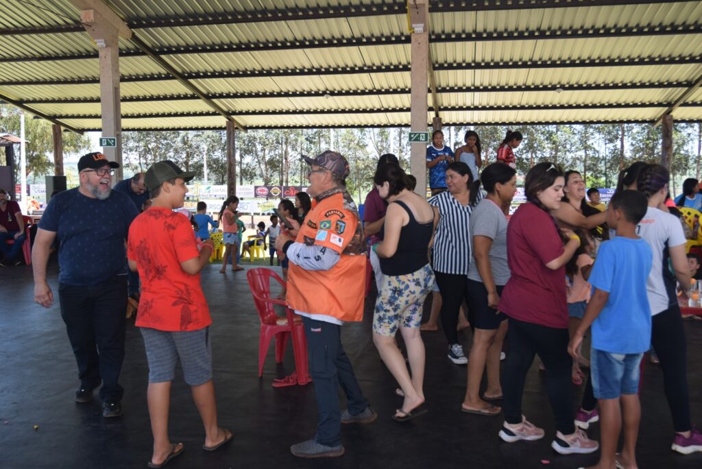 Iguatemi: Assistência Social promoveu confraternização para os alunos do Programa “Novo Olhar”, com almoço e muitas brincadeiras