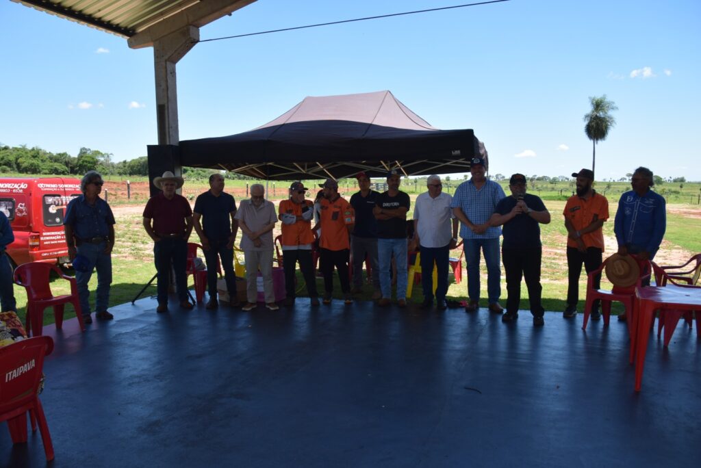 Iguatemi: Assistência Social promoveu confraternização para os alunos do Programa “Novo Olhar”, com almoço e muitas brincadeiras